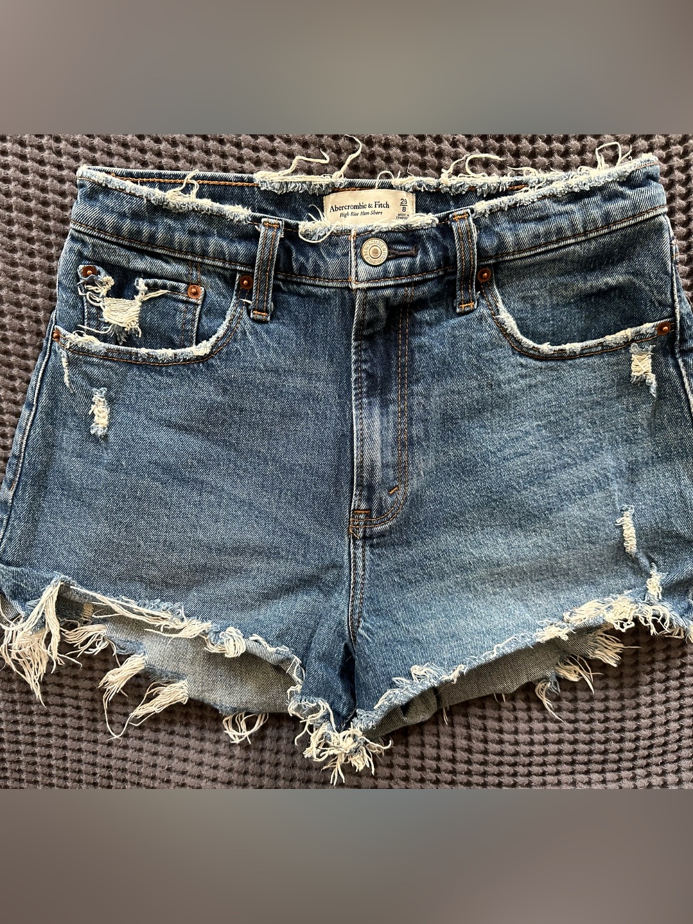Abercrombie & Fitch High Rise Mom Short Size 29 / 8 Medium Wash Distressed Denim